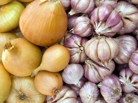 Garlic and onions - home remedies for helminth infestation